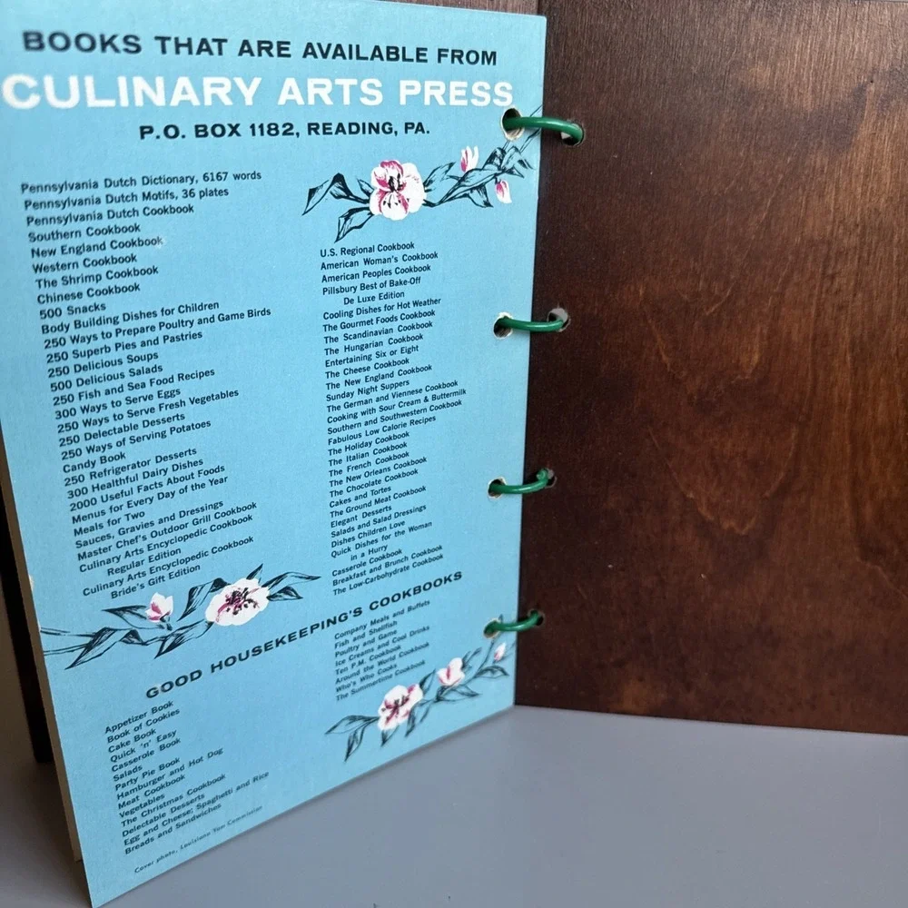 Vtg 1972 Southern Cook Book 250 Recipes Claire Davidow Wooden Cover Paperback